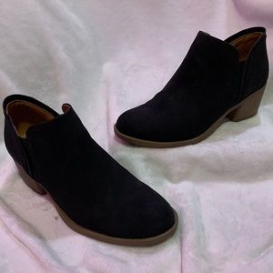 Qupid black booties. like new. Size 8 womens